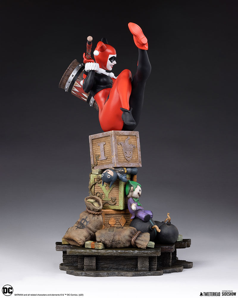 Thumbnail: Sideshow SS910549 Harley Quinn Quarter Scale Maquette by Tweeterhead