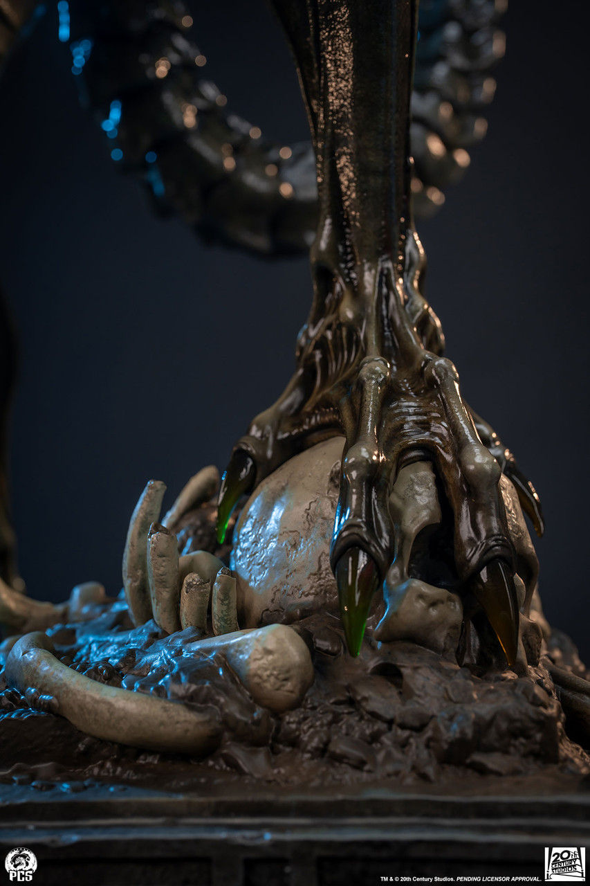 Thumbnail: PCS Grid Alien 1/2 Statue 9