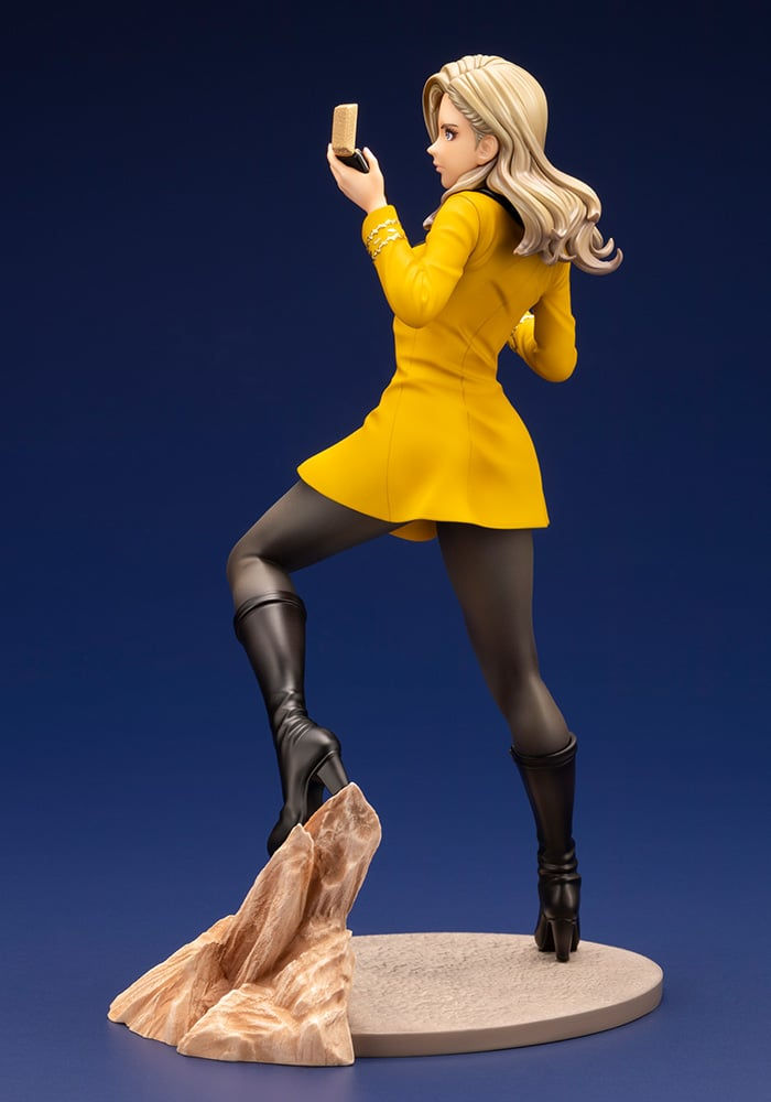 Thumbnail: Kotobukiya SV312 Star Trek Command Officer Bishoujo 1/7 Statue 5