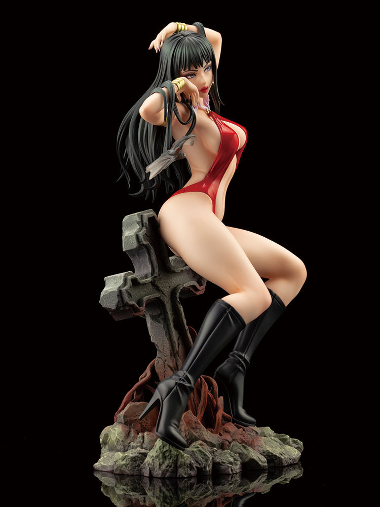Thumbnail: Kotobukiya Vampirella Bishoujo 1/7 Statue 5