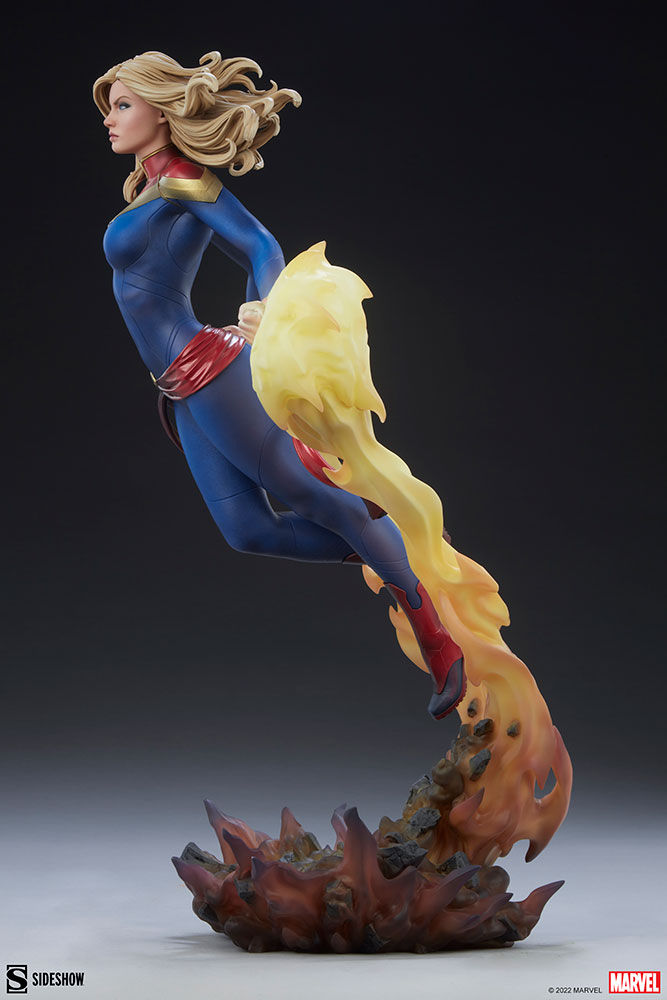 Thumbnail: Sideshow SS300799 Captain Marvel Premium Format Figure