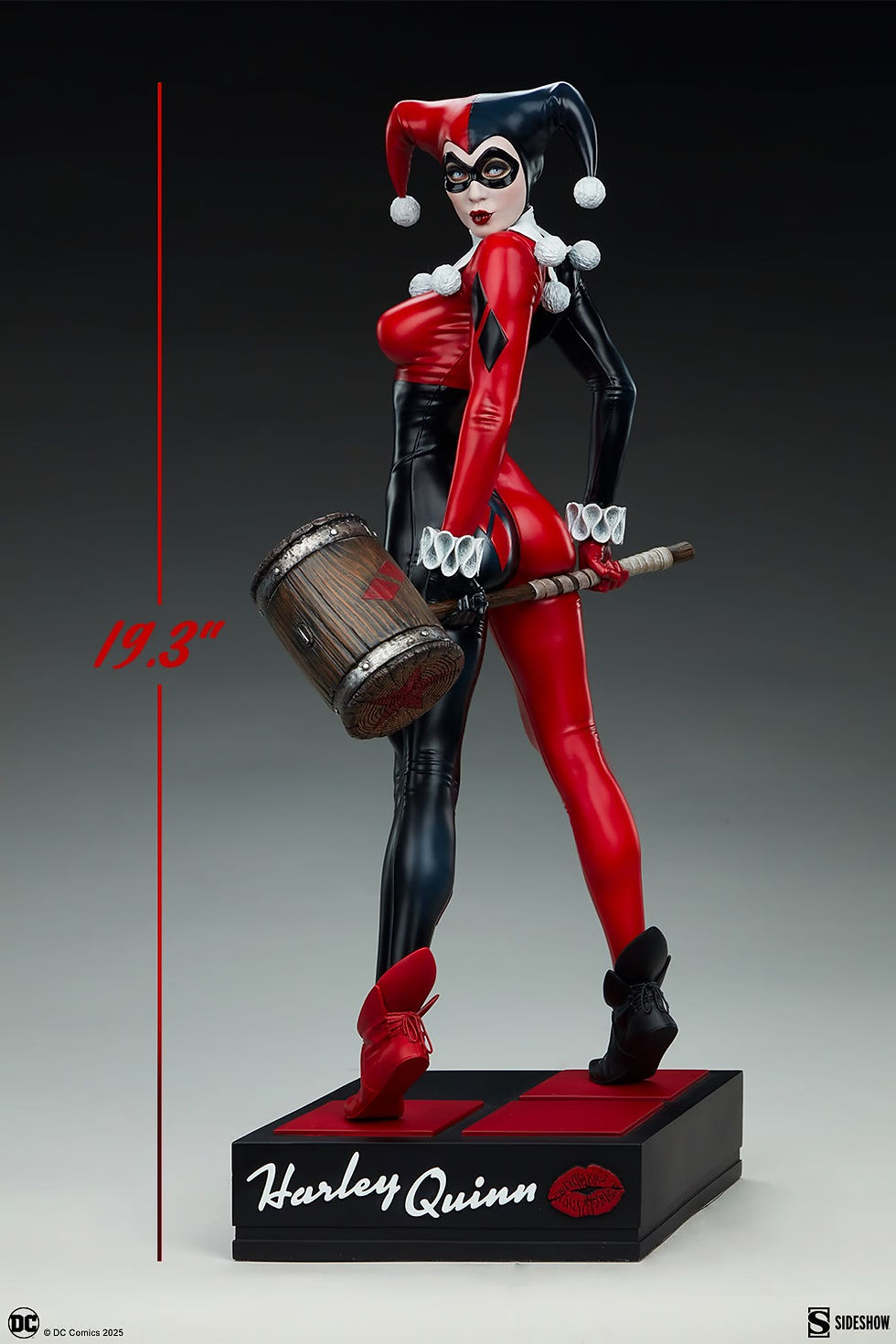 Thumbnail: Sideshow 300922 Harley Quinn Premium Format Figure 4