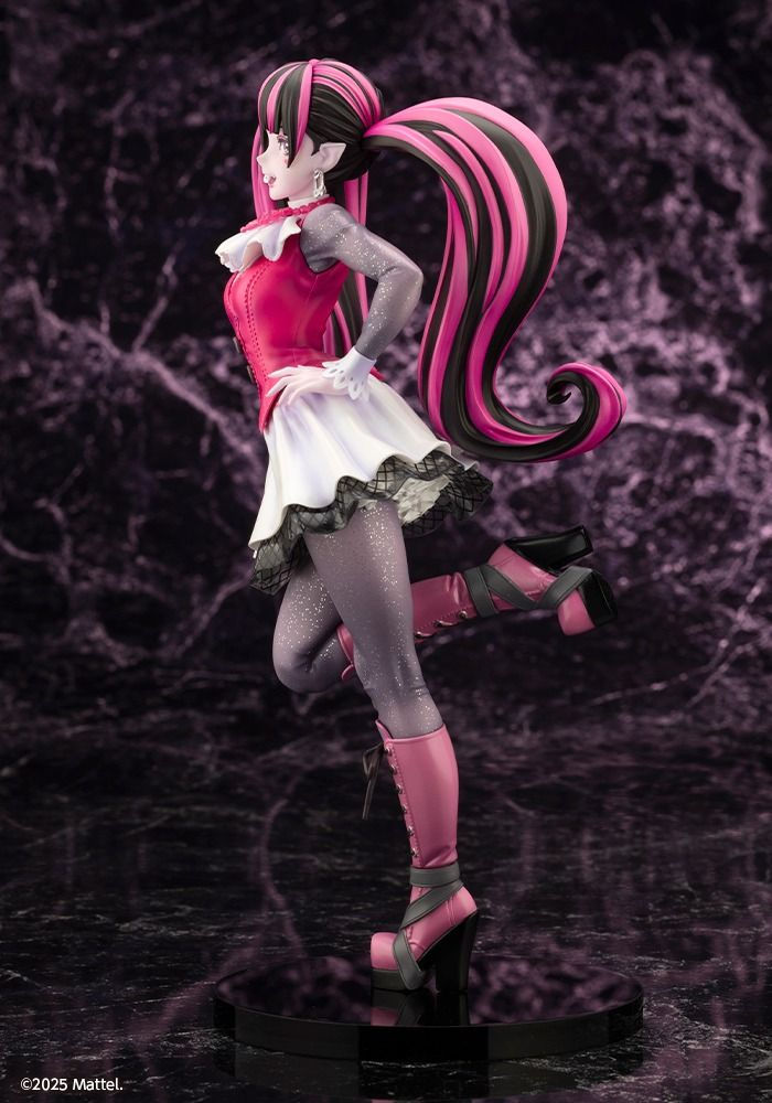 Thumbnail: Kotobukiya Monster High Draculaura Bishoujo 1/7 Statue 6