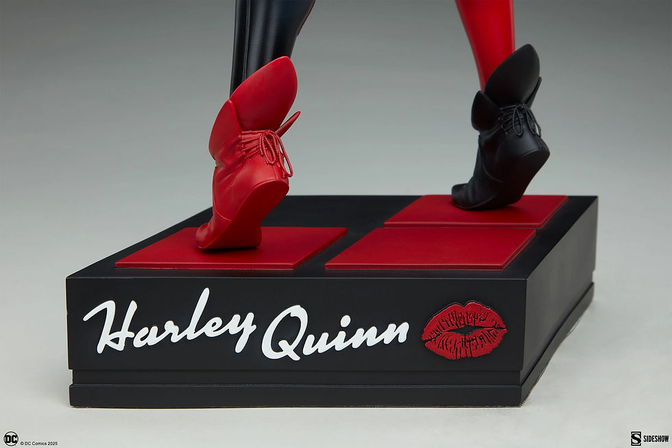 Thumbnail: Sideshow 300922 Harley Quinn Premium Format Figure 9
