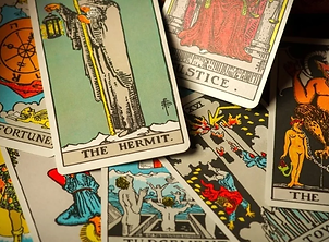 tarot-que-significan-los-cuatro___sqMkZB