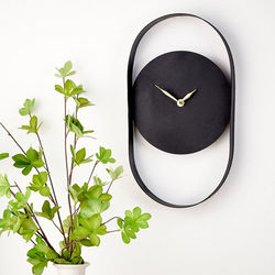 oval-horloge-murale-noir-h-36-cm