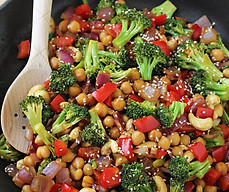 CHICKPEAS AND VEDDIES STIR TRY.jpg