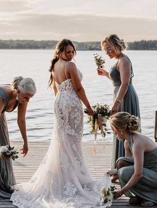 Mitä on dokumentaarinen hääkuvaus? Aitoutta, läsnäoloa ja tarinallisuutta elämän tärkeimpään päivään