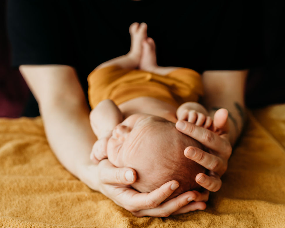 Vyöhyketerapeuttinen vauvahieronta Mirva Kuru
