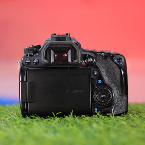 Canon 80D + 18-135mm USM Nano Kit (Grade A) - Certified Used
