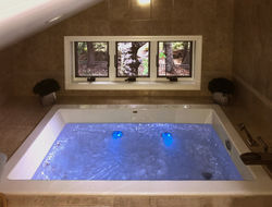 Jacuzzi Jetted Spa Tub