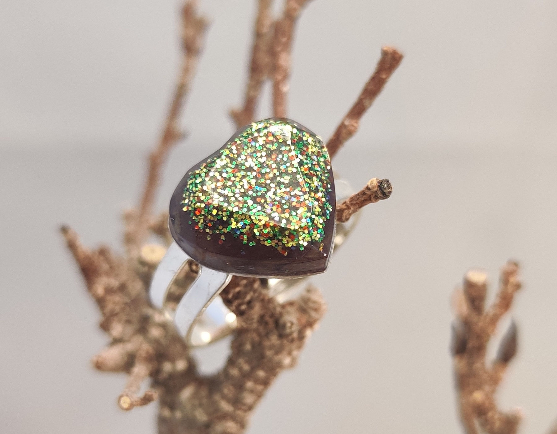 Bague ajustable coeur noir paillettes 