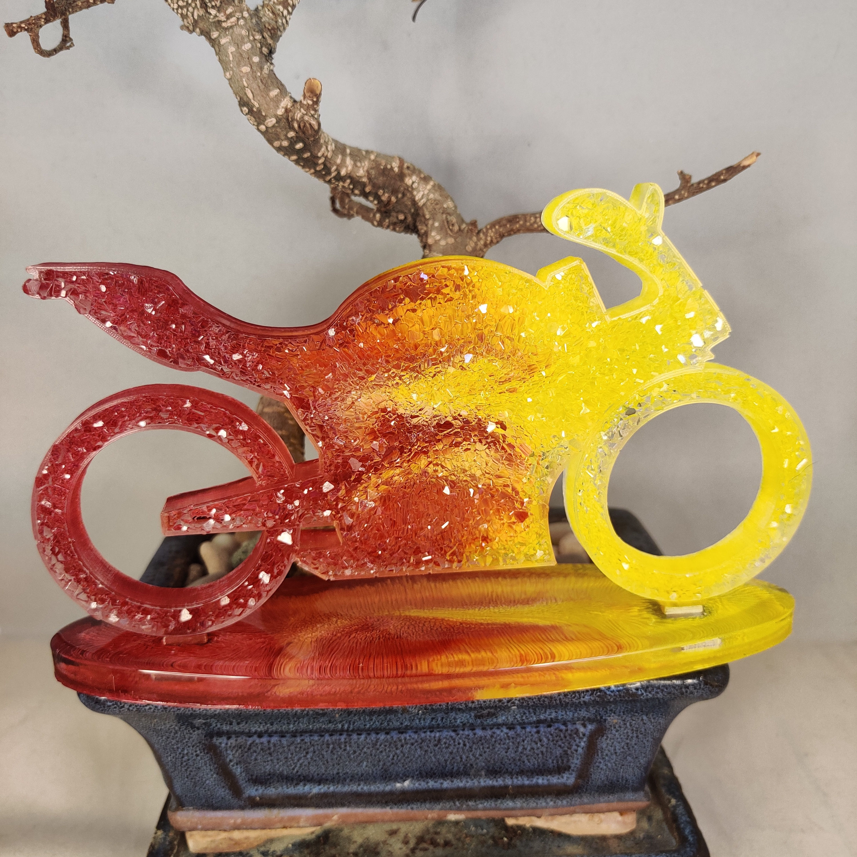 Moto cristal jaune et rouge 