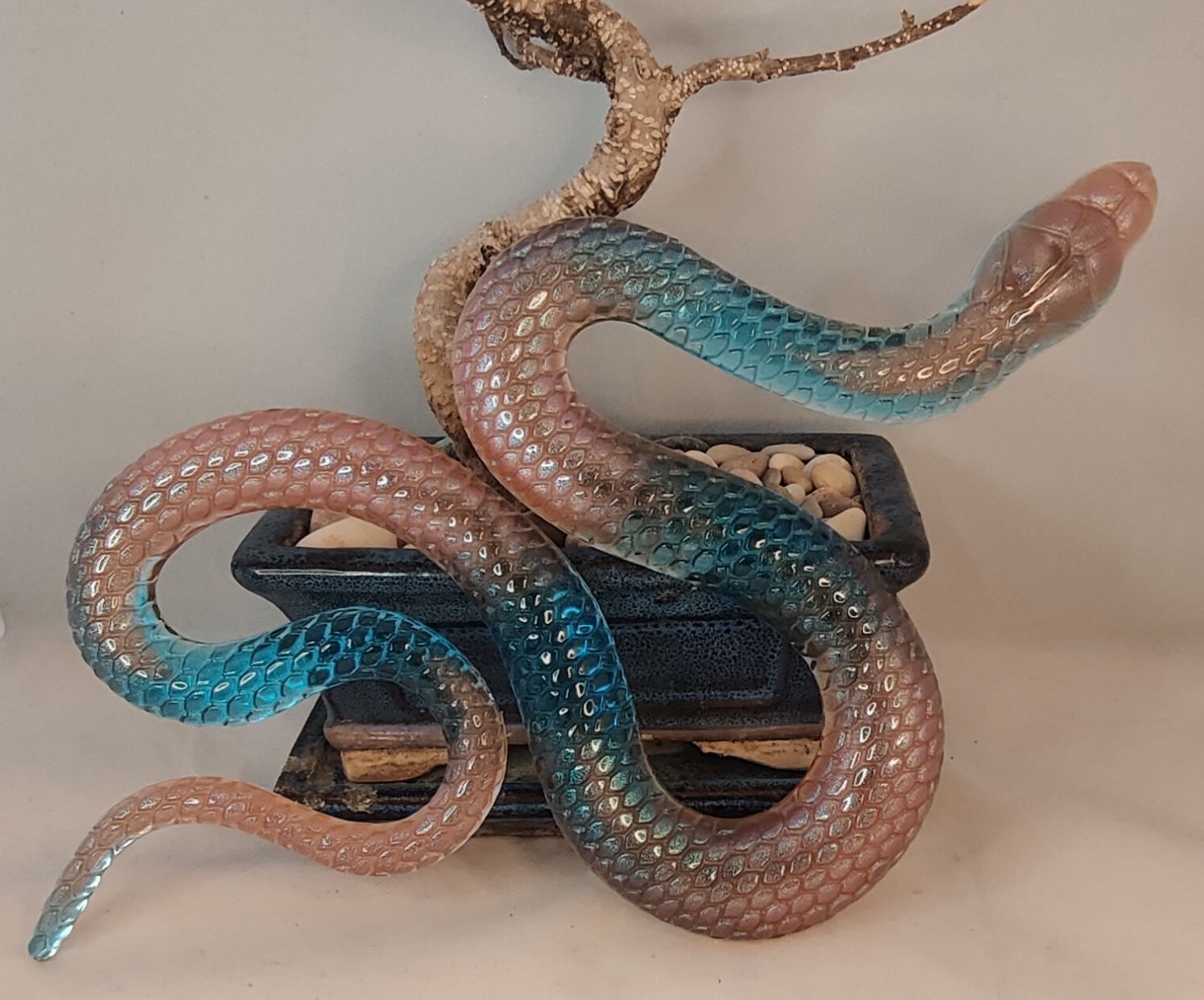 Serpent bleu rose