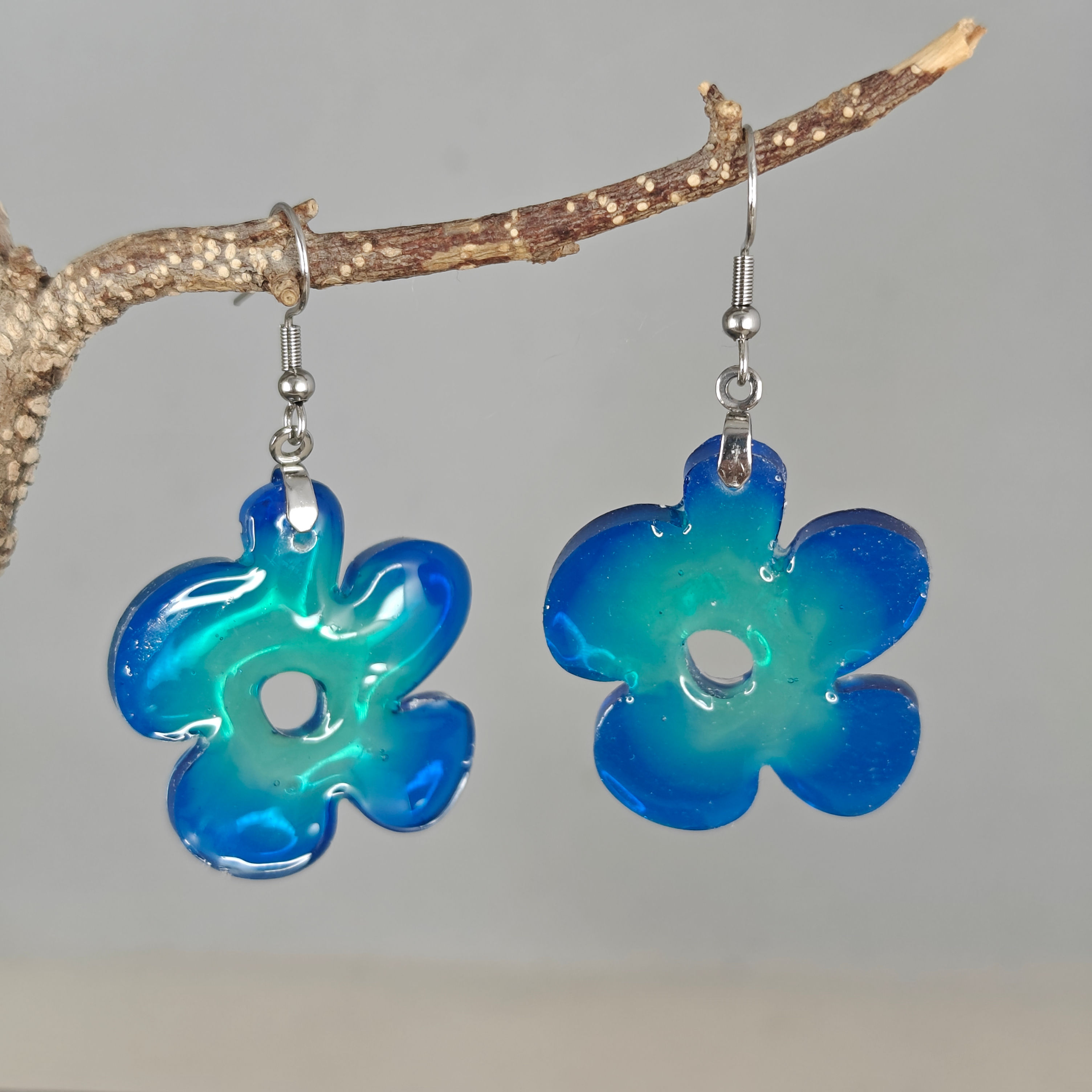 Boucles d'oreilles fleur bleue