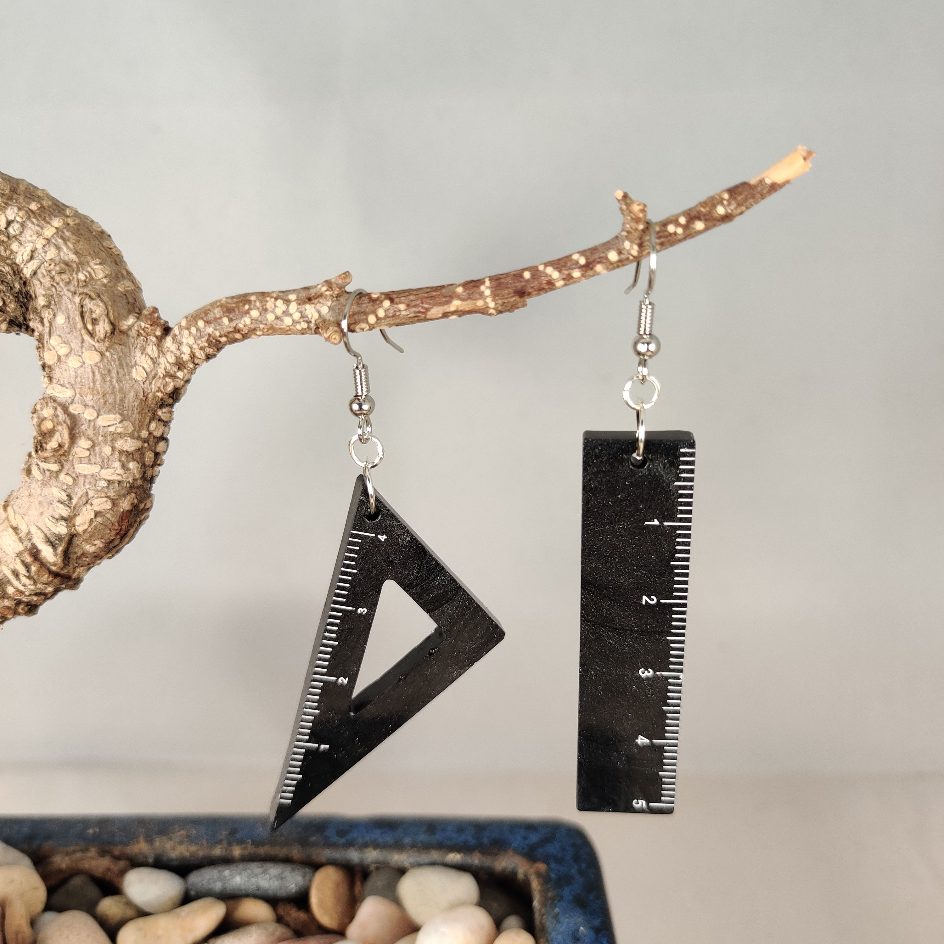 Boucles d'oreilles règle noir 