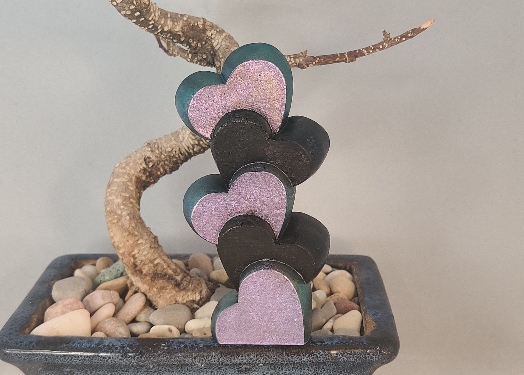 Coeurs superposés noir rose vert