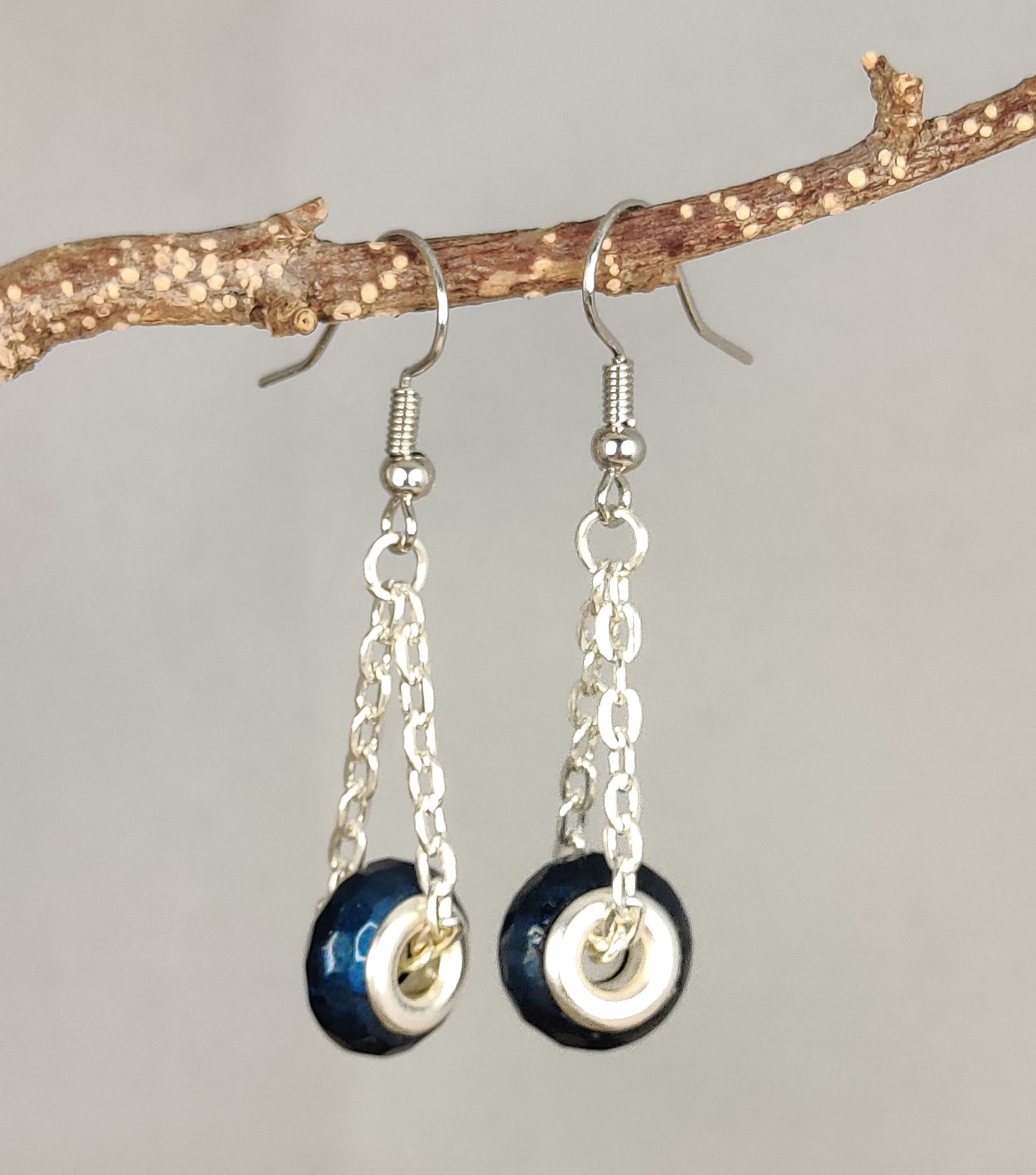 Boucles d'oreilles perle bleu nuit 