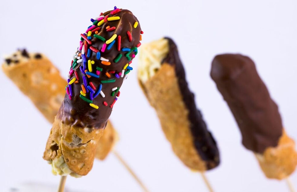 Maddalenas CheeseCake filled Cannoli