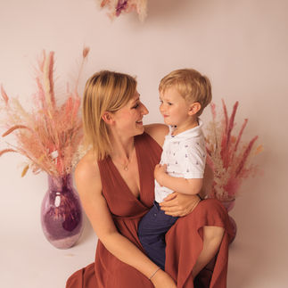 Mommy and Me Shooting. Eine Mama die wertvolle Zeit mit ihrem Kind verbringt