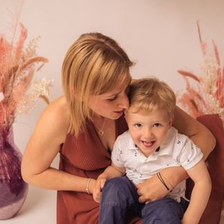 Mommy and Me Shooting. Eine Mama die wertvolle Zeit mit ihrem Kind verbringt
