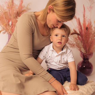 Mommy and Me Shooting. Eine Mama die wertvolle Zeit mit ihrem Kind verbringt