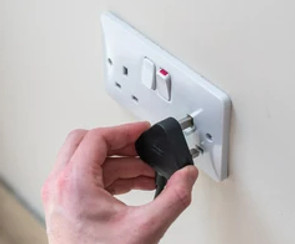uksocket_edited.jpg
