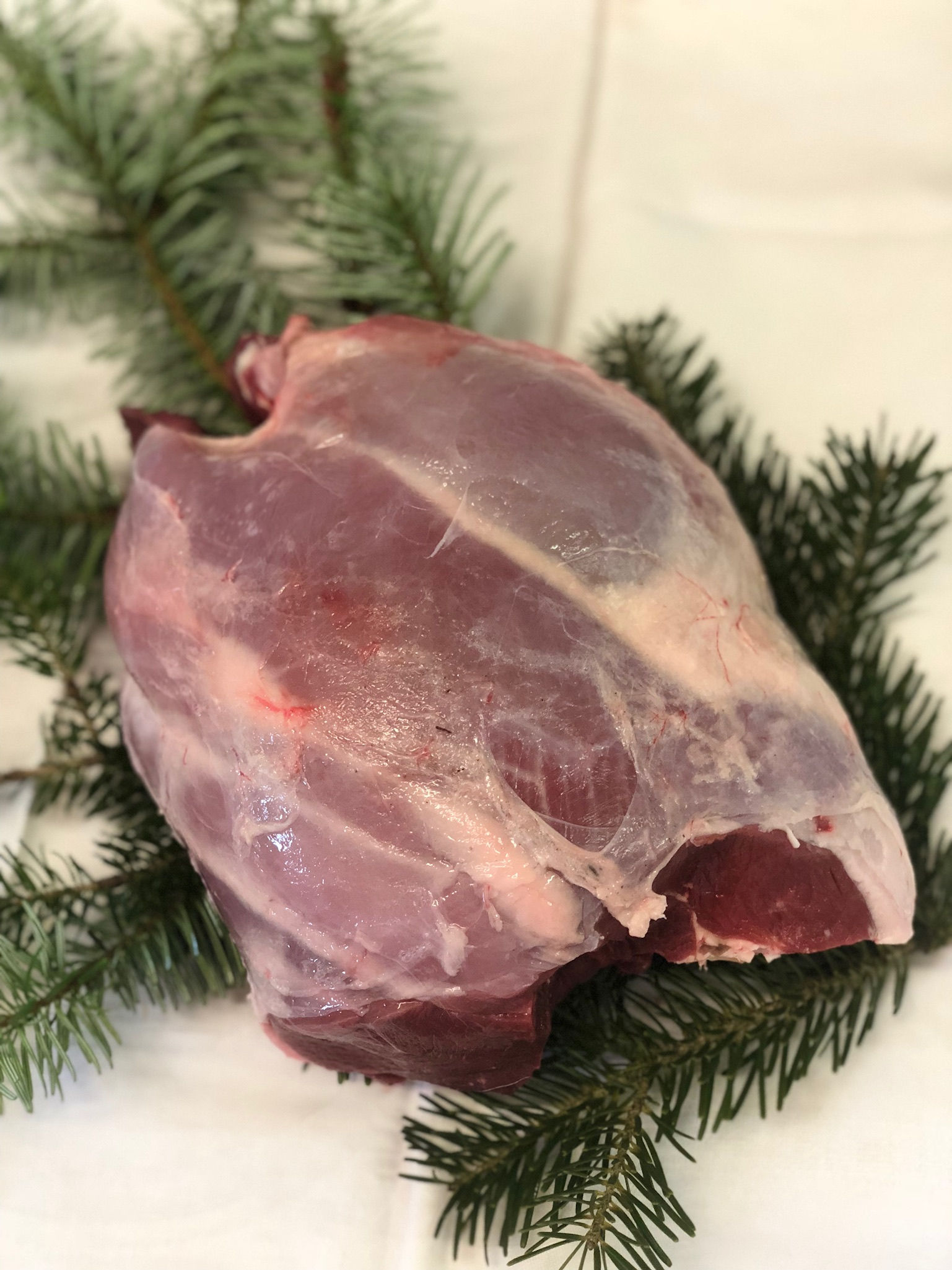 Rehkeule/ ohne Knochen und Haxe/ 100g-Preis