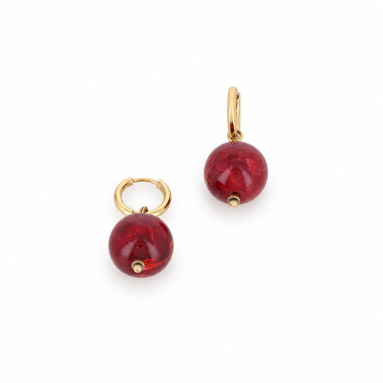 IKITA — Créoles dorées, perles rondes en résine rouge