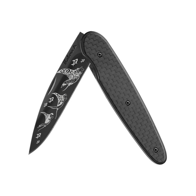 Couteau titane noir pleine carbone — «raie manta»