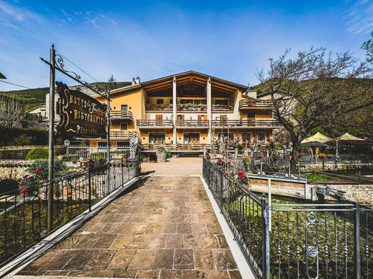 Da Faustina Ristorante Pizzeria Hotel Sefro Marche