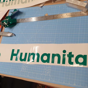 Preparing Aide Humanitaire Van Lettering