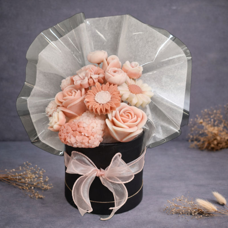 Bouquet de fleurs en cire parfumée fleur de coton fleurs rosées et pot noir