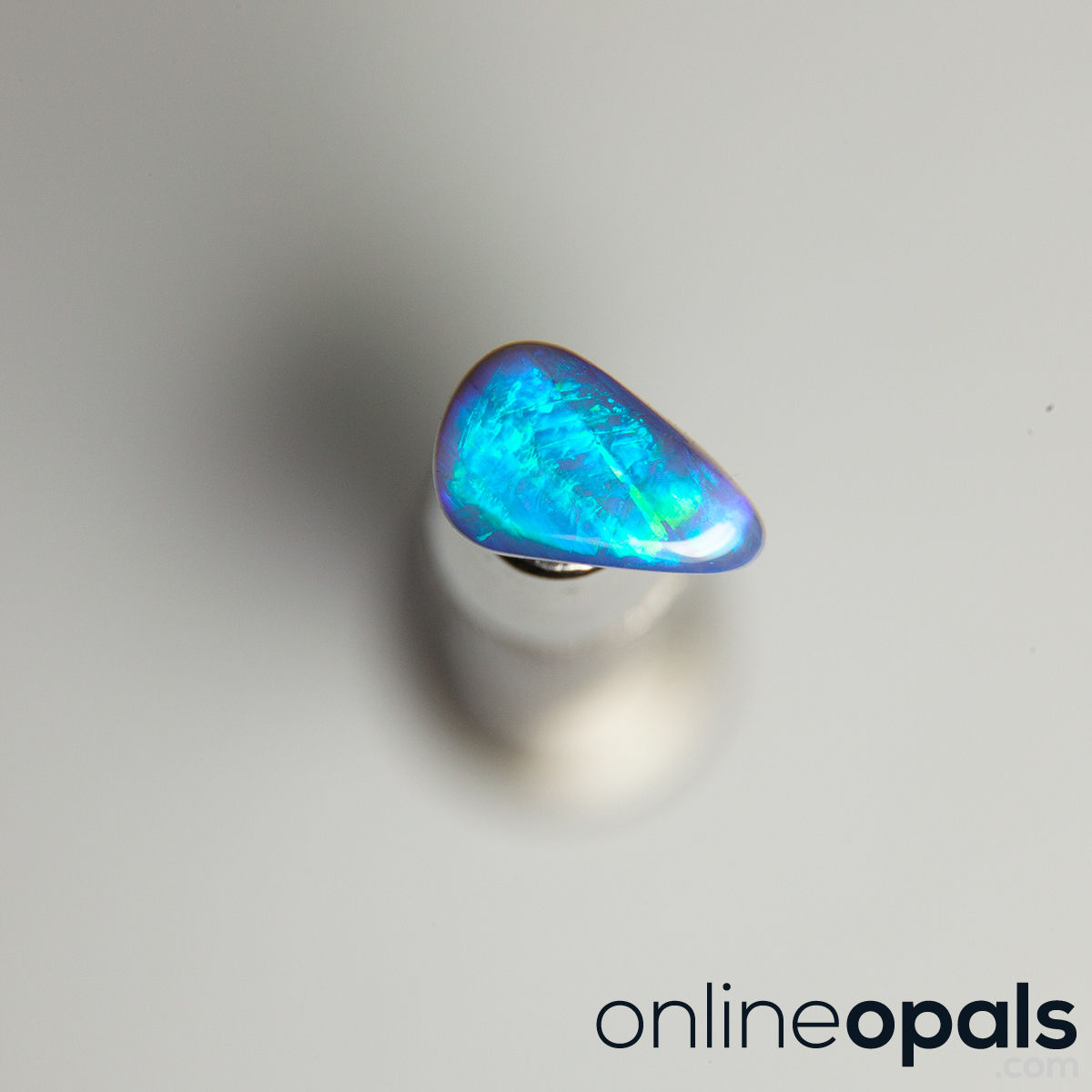 Beautiful 1 ct dark opal from Lightning Ridge Australia
