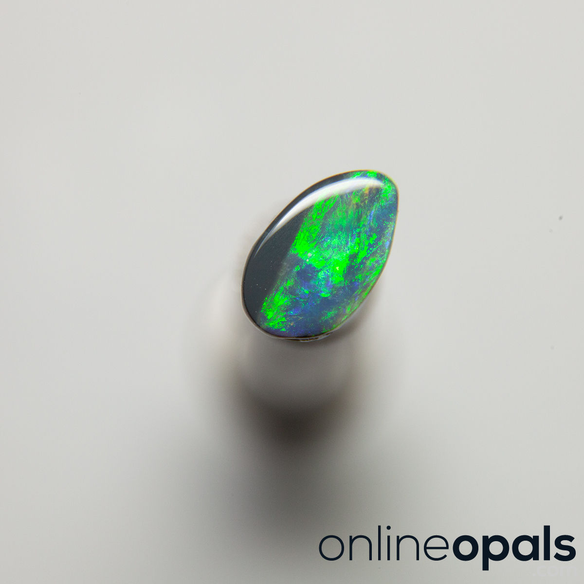 0.9 ct Black Opal from Lightning Ridge Australia