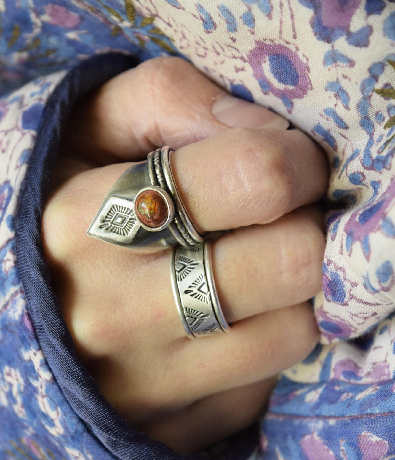 Bague Comanche en argent et opale cantera mexicaine.