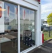 Saubere Glasfront am Audi Zentrum Koblenz nach der professionellen Fensterreinigung durch Hatect