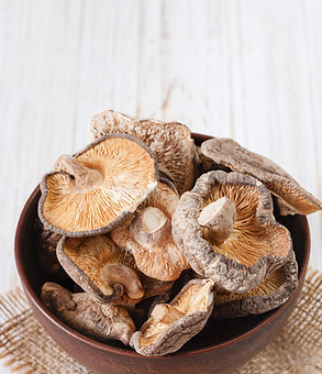 close-up-dried-shiitake-mushrooms-wooden-background.jpg