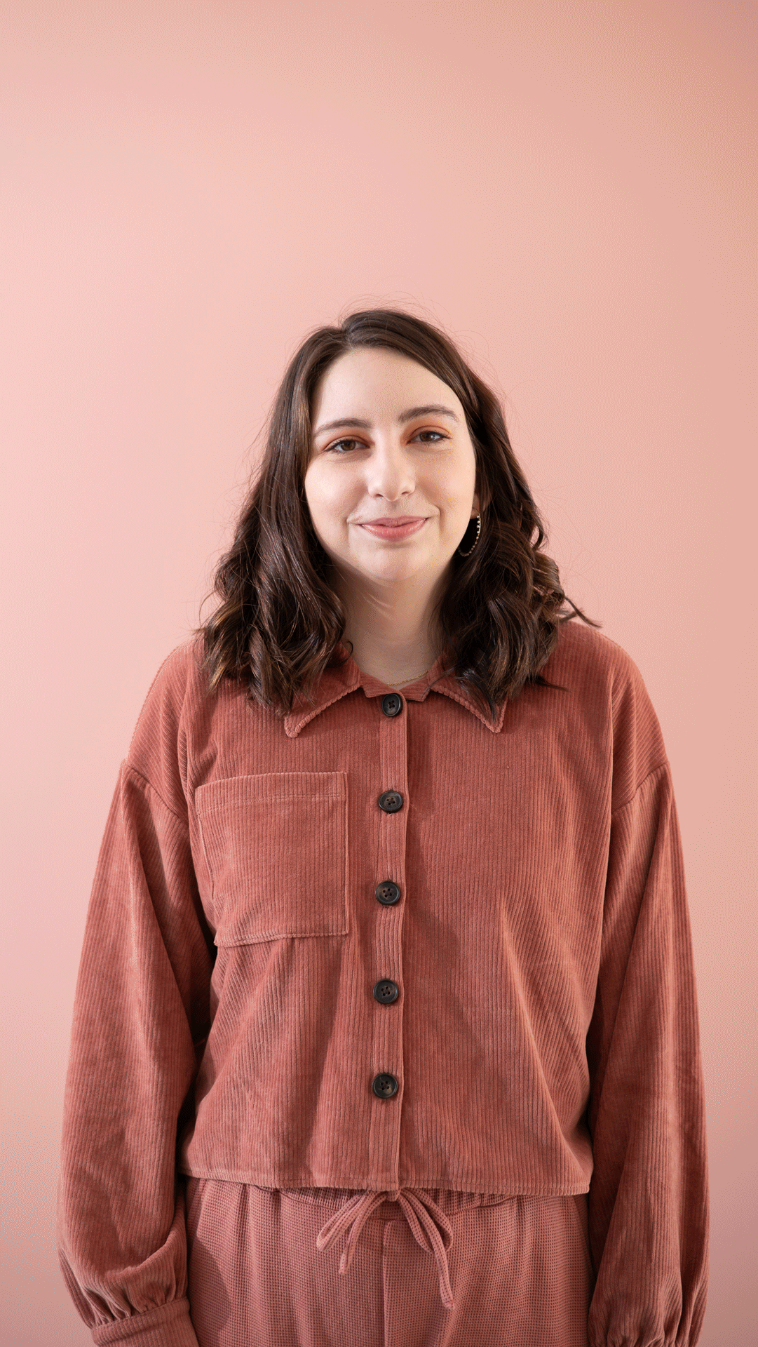 Animated GIF of Photographer Kelsey Sandoval alternating between taking a picture and eating a grilled cheese.