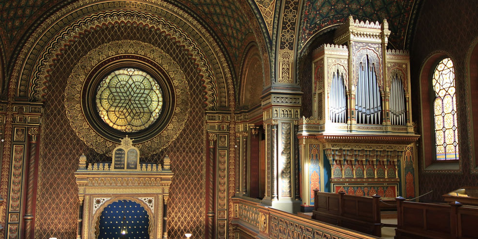 Orgue historique dans une église de Baume-les-Messieurs avec ambiance musicale et patrimoine du Jura