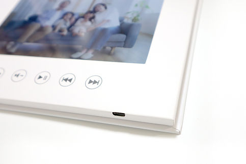 彼女への記念日やプロポーズ、祖父・祖母の還暦・喜寿・米寿などの長寿祝い、職場の上司や同僚への送別・退職祝いに「ムービーアルバム」で動画をプレゼント