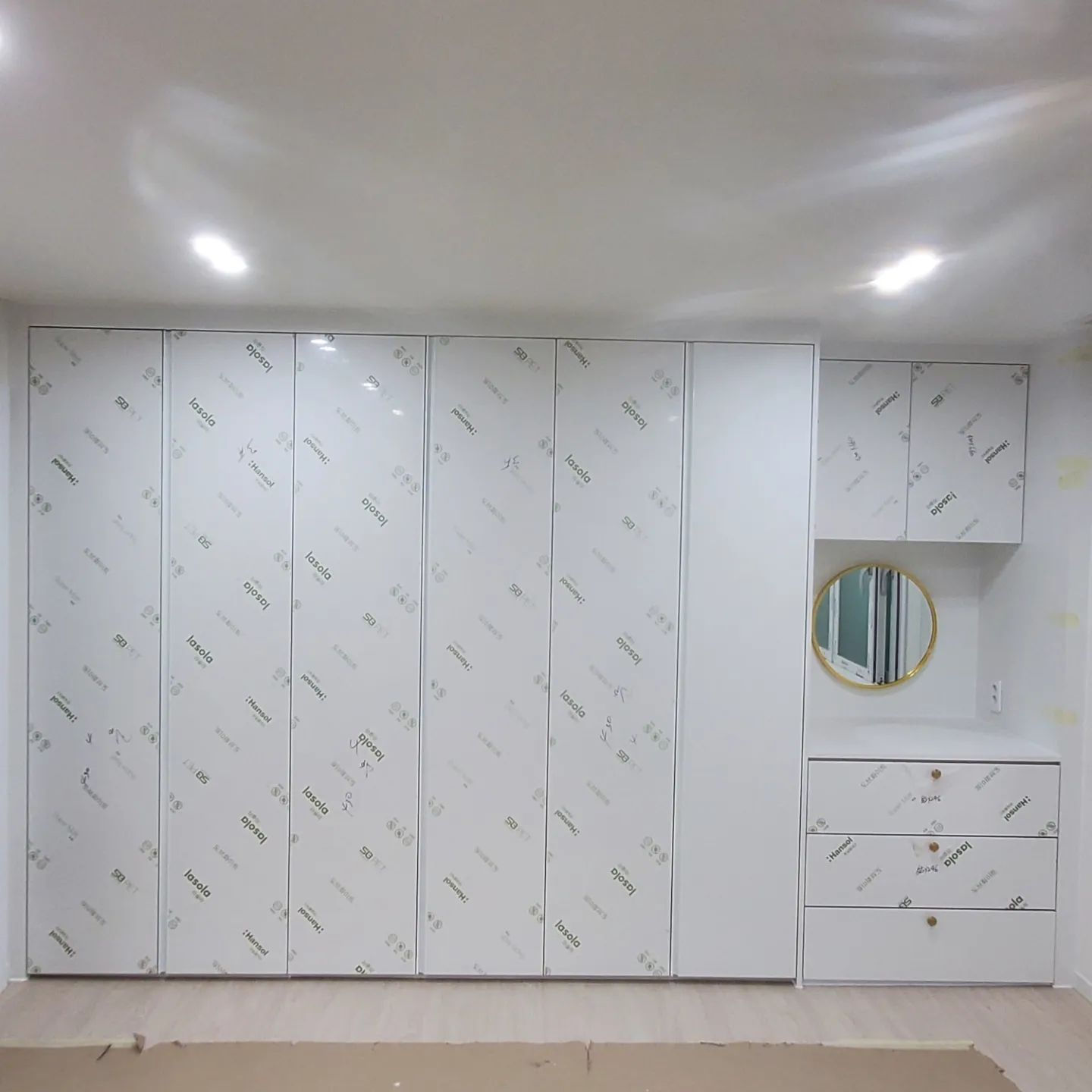 # 화장대형/침대형 붙박이장