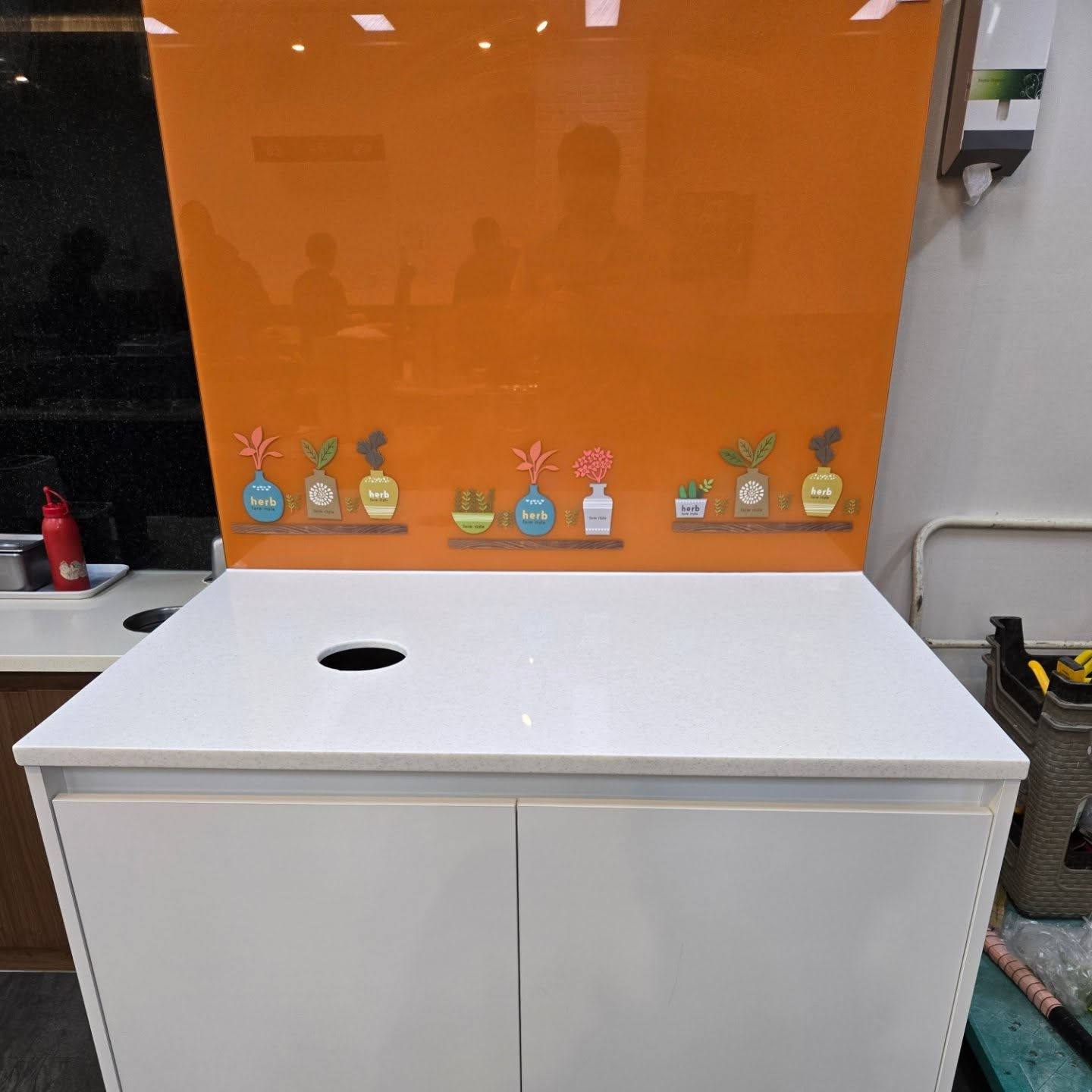 #상가 음료디스펜서 수납장