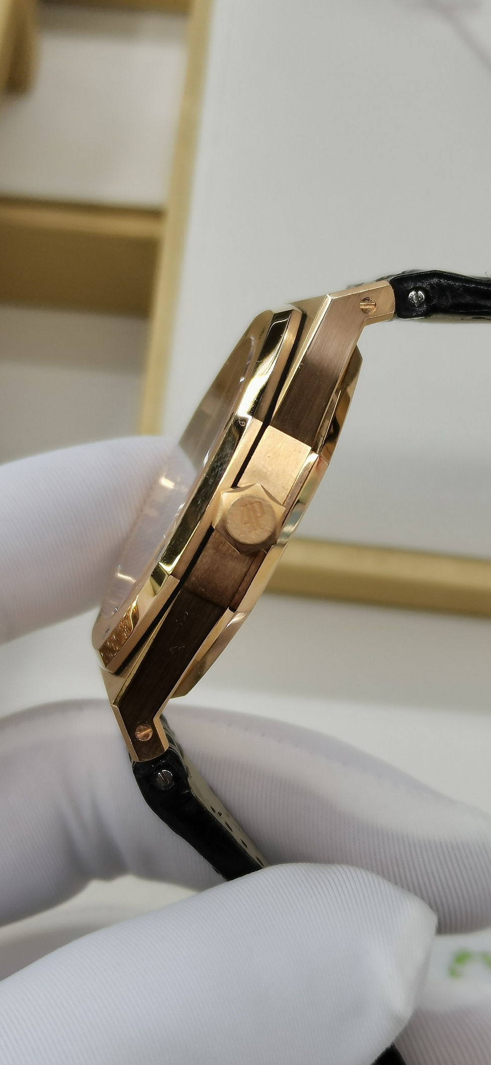 섬네일: [AP] 2025 오데마 피게 로얄 오크 41mm 로즈골드 15500 블랙다이얼 가죽스트랩