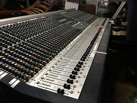 Soundcraft-MH3-Pro-Live-mixer-board-with