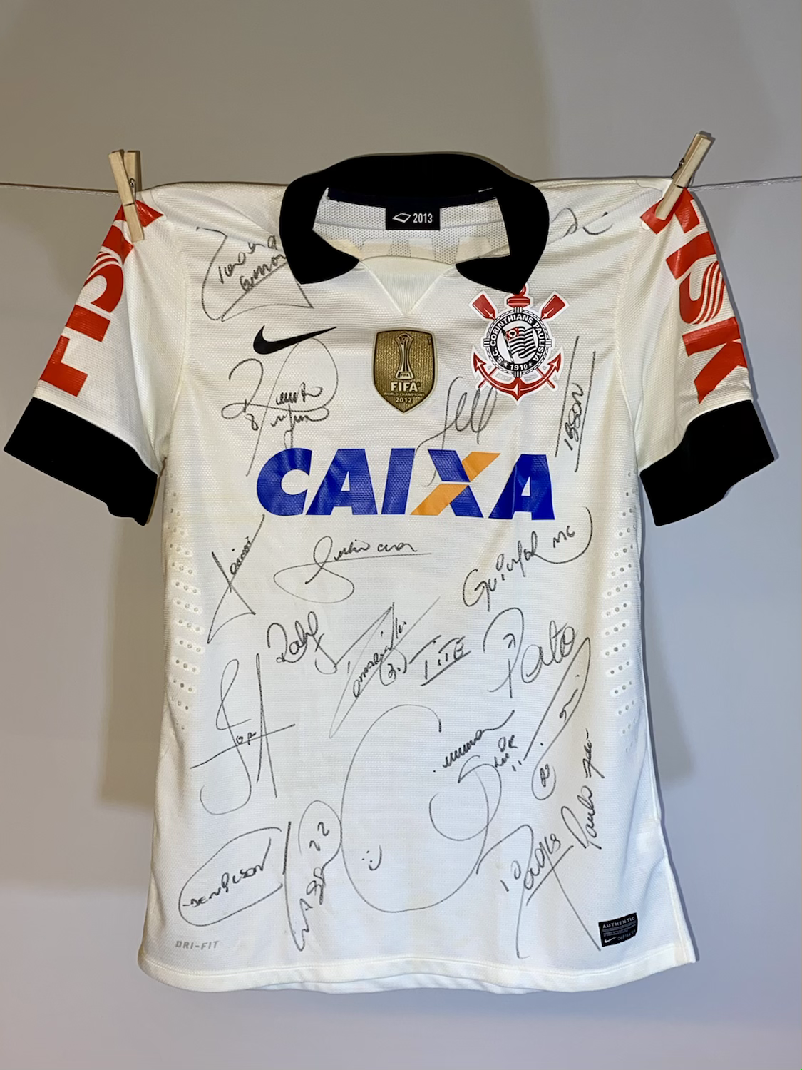 Camisa Branca 2013 autografada pelo Elenco Campeão Paulista e da Recopa