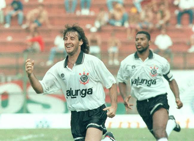 Miniatura: Camisa Branca 1993 autografada pelo elenco