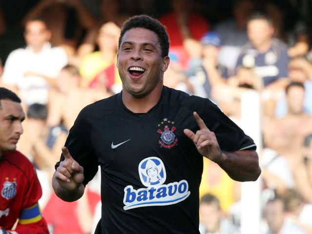 Miniatura: Camisa Corinthians Preta e Branca Autografada pelo Ronaldo de 2009