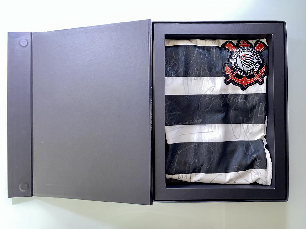 Miniatura: Camisa Corinthians Preta e Branca 2015 Uendel utografada Elenco Campeão