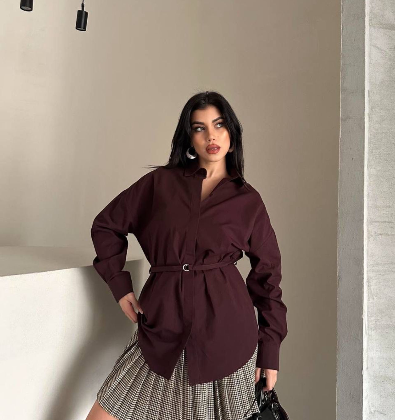 חולצה מכופתרת בצבע חציל